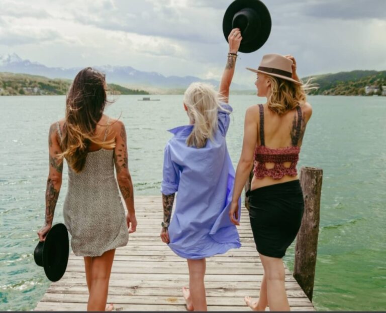 7 Lebensfragen mit Andreas, Bild über drei Frauen am See
